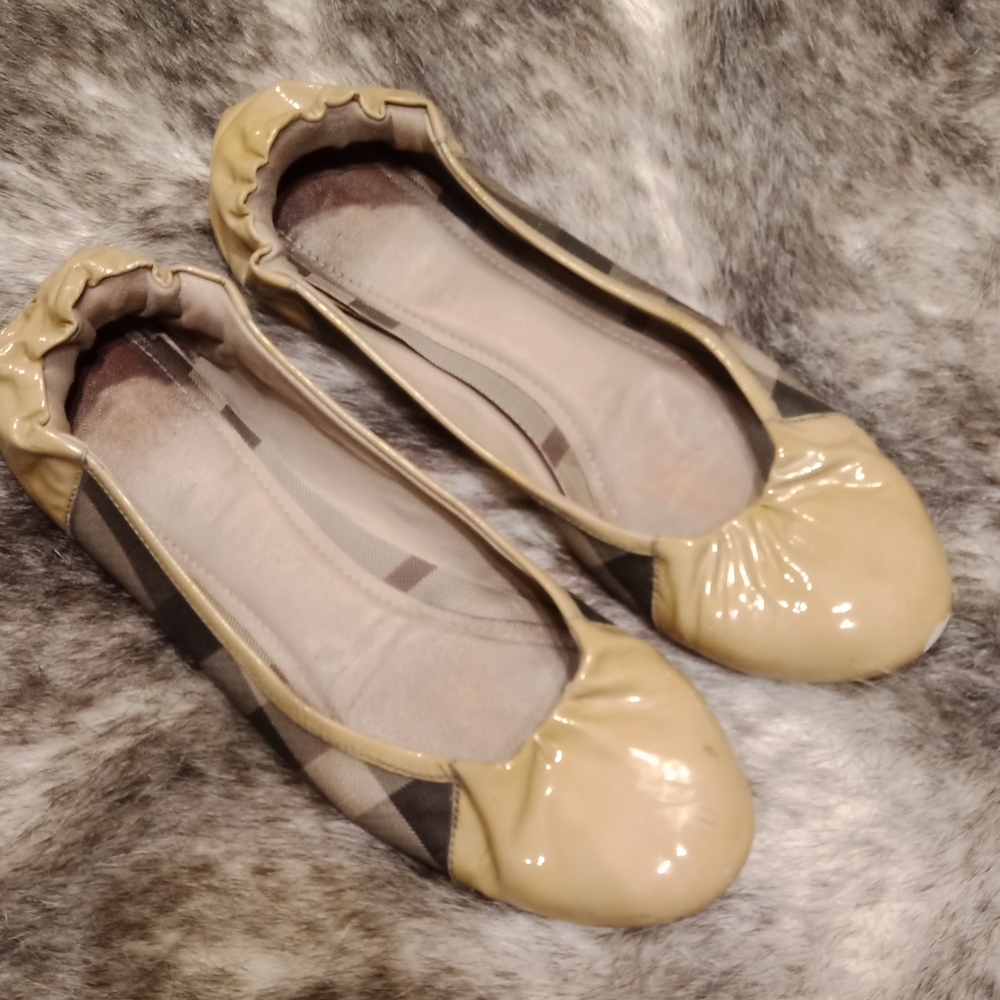 Burberry flats